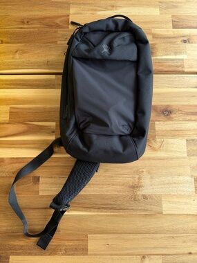 Hydro Flask Black Water Bottle Hiking Sling Pack